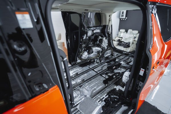 Wie kann man die Radkästen eines Autos effektiv schalldämmen? Beratung ABM Insulation