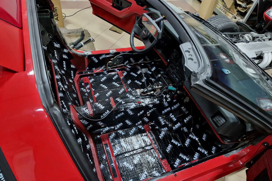 Wie dämmt man ein Sportauto effektiv mit Butylmatten und Kautschukschaum ab? Beratung ABM Insulation